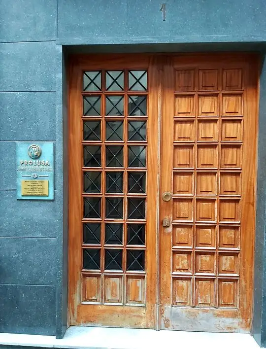 puerta de la oficina de prolusa